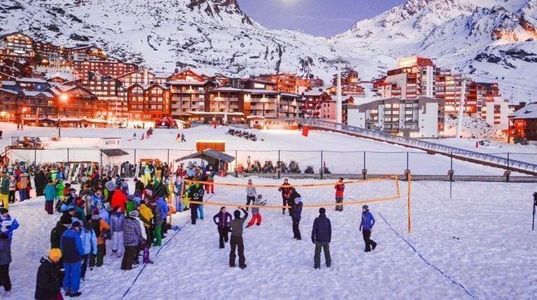 Schneevolleyball Fun Sport Area